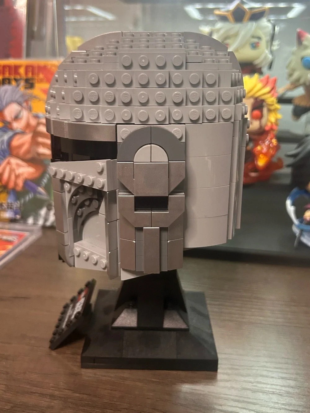 Lego Mandalorian Helmet - Gray and Black - Picture 4 of 4